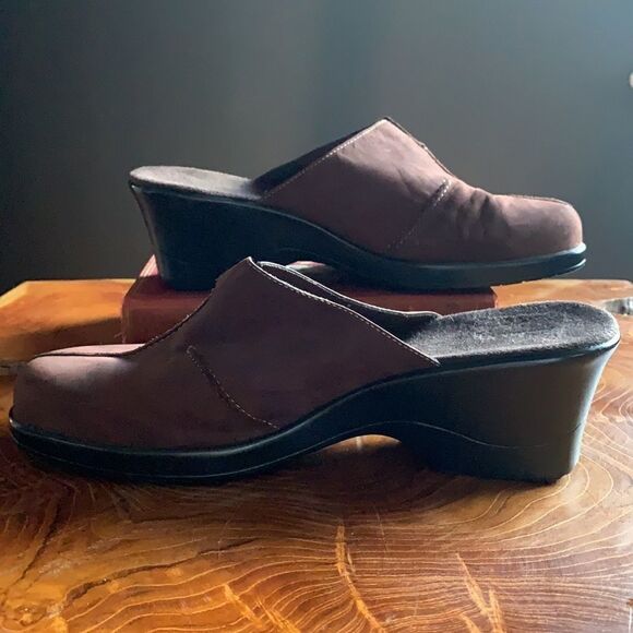Clarks Brown Nubuck Suede Leather Clogs Mules - Picture 7 of 7